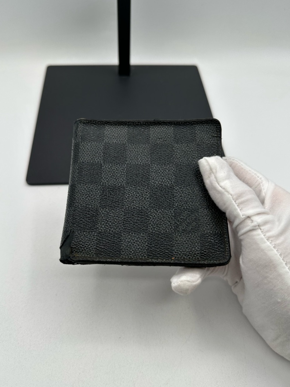 Louis Vuitton Damier Bi Fold Wallet - Picture 2 of 15